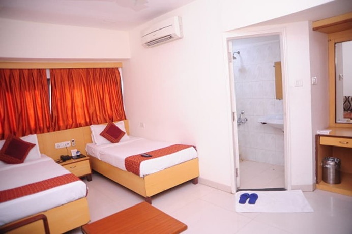Imagen de la habitación del Hotel Kalinga, Indore. Foto 8