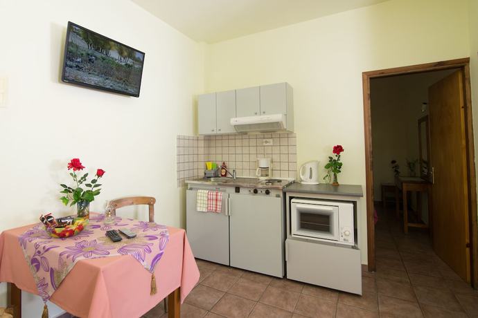 Imagen de la habitación del Hotel Kalithea Apartments. Foto 9