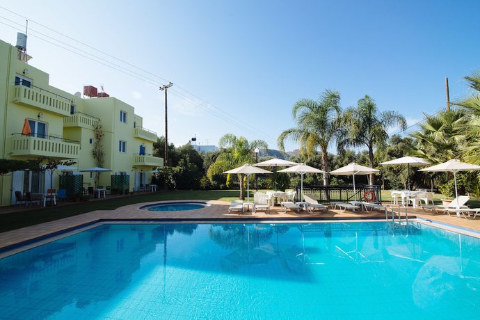 Imagen de la piscina del Hotel Kalithea Apartments. Foto 20