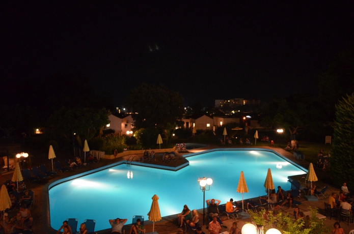 Imagen de la piscina del Hotel Kalithea Sun & Sky. Foto 15