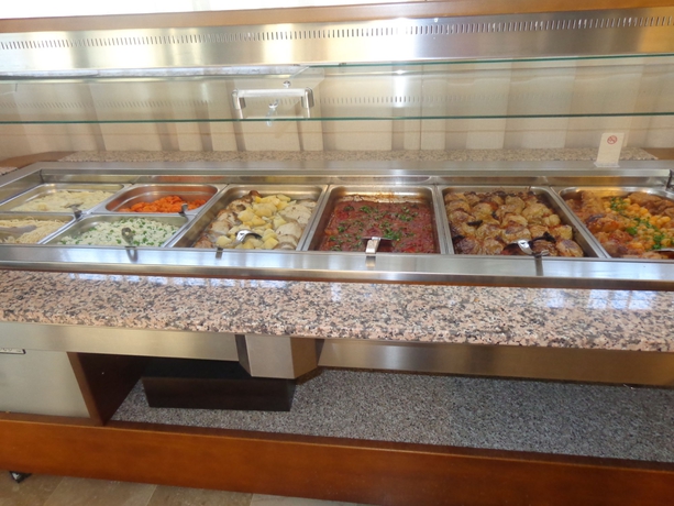 Imagen del bar/restaurante del Hotel Kalives Resort. Foto 3