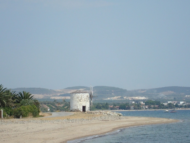 Imagen de los exteriores del Hotel Kalives Resort. Foto 10