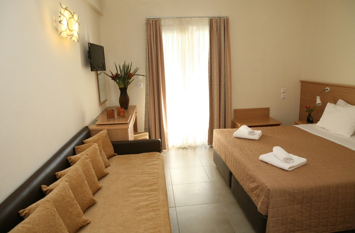 Imagen de la habitación del Hotel Kalives Resort. Foto 9