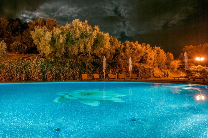 Imagen de la piscina del Hotel Kallikoros Country Resort and Spa. Foto 3