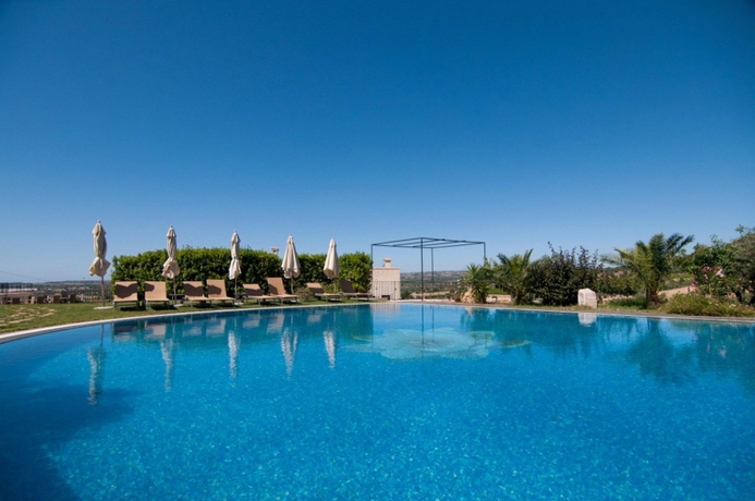 Imagen de la piscina del Hotel Kallikoros Country Resort and Spa. Foto 6