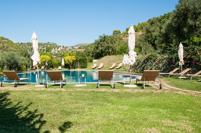 Imagen de la piscina del Hotel Kallikoros Country Resort and Spa. Foto 8