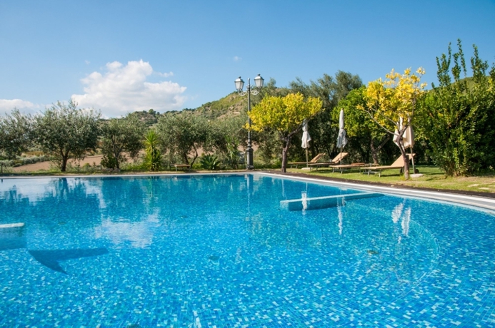 Imagen de la piscina del Hotel Kallikoros Country Resort and Spa. Foto 9