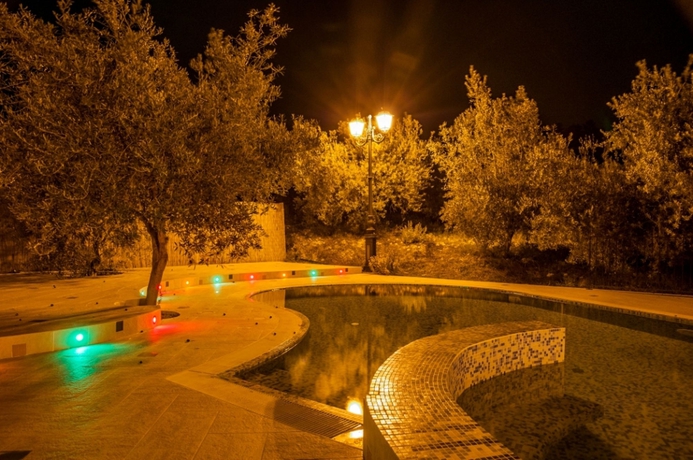 Imagen de la piscina del Hotel Kallikoros Country Resort and Spa. Foto 11