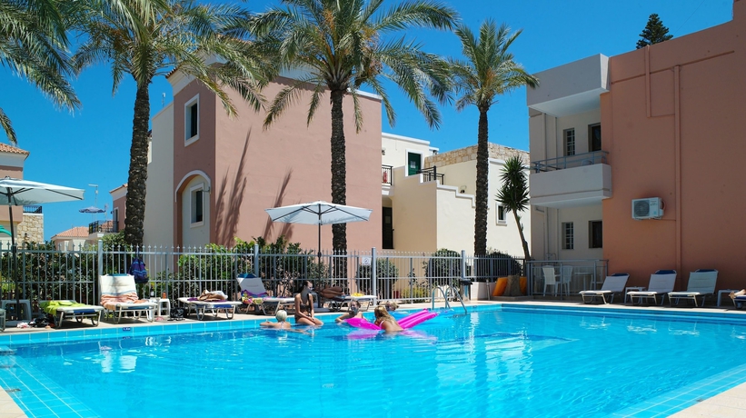 Imagen de la piscina del Hotel Kallitsakis Beach. Foto 19
