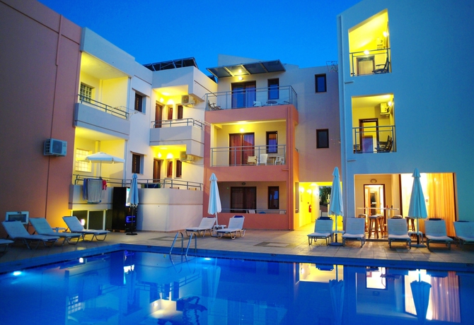 Imagen de los exteriores del Hotel Kallitsakis Beach. Foto 13