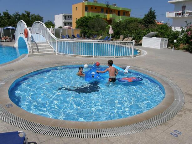Imagen general del Hotel Kalloudis Apartments. Foto 27