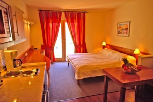 Imagen general del Hotel Kalma, HEVIZ. Foto 12