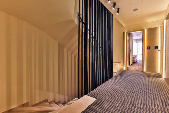 Imagen de los interiores del Hotel Kalos, Becici. Foto 17