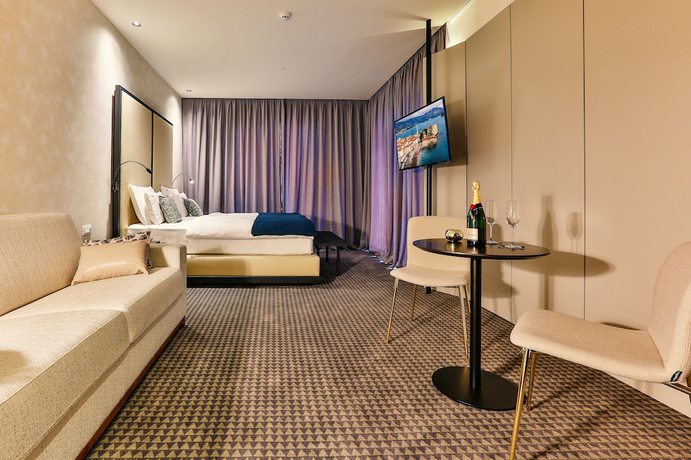 Imagen de la habitación del Hotel Kalos, Becici. Foto 6