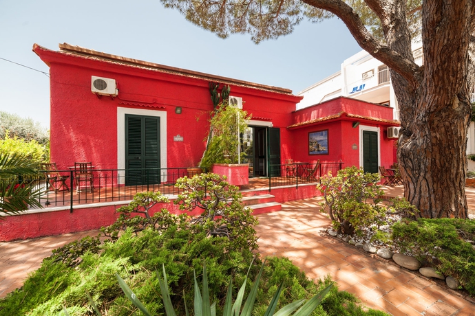 Imagen de los exteriores del Hotel Kalura. Foto 14