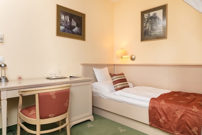 Imagen de la habitación del Hotel Kalvaria, Gyor. Foto 2