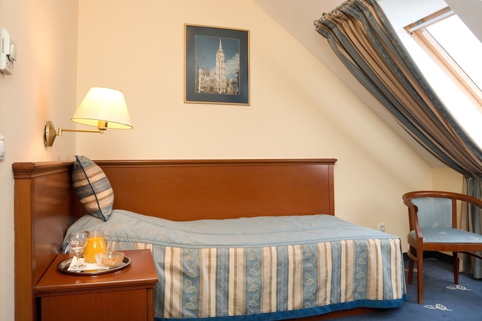 Imagen de la habitación del Hotel Kalvaria, Gyor. Foto 9