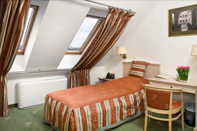 Imagen de la habitación del Hotel Kalvaria, Gyor. Foto 10