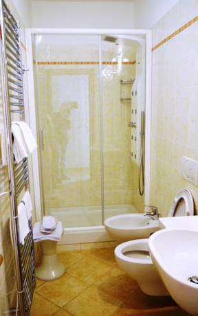 Imagen de la habitación del Hotel Kaly. Foto 3