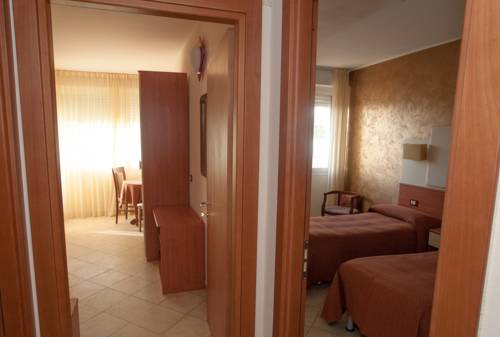 Imagen de la habitación del Hotel Kaly. Foto 11