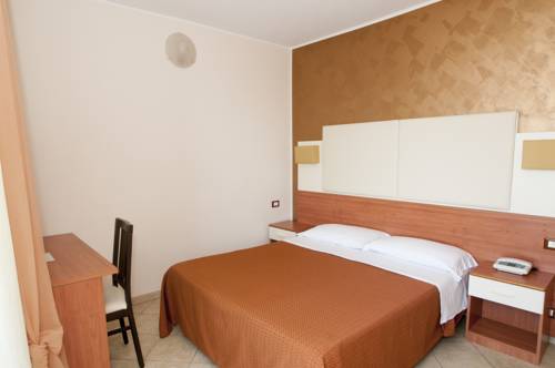 Imagen de la habitación del Hotel Kaly. Foto 15
