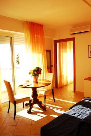 Imagen de la habitación del Hotel Kaly. Foto 16
