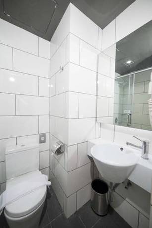 Imagen de la habitación del Hotel Kalya Bandung. Foto 6