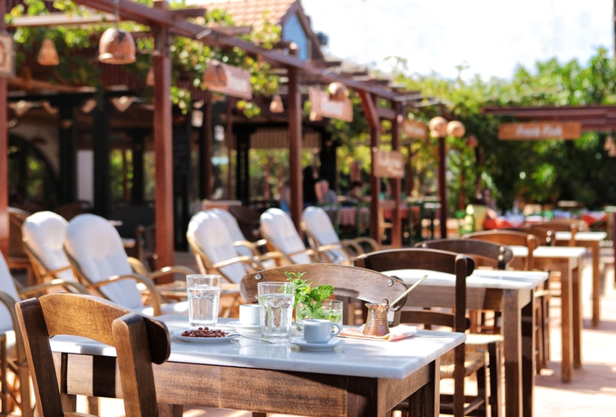 Imagen de la piscina del Hotel Kalypso, Malia. Foto 16