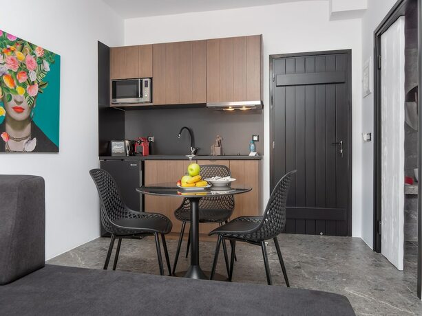 Imagen de la habitación del Hotel Kalypso Suites. Foto 17