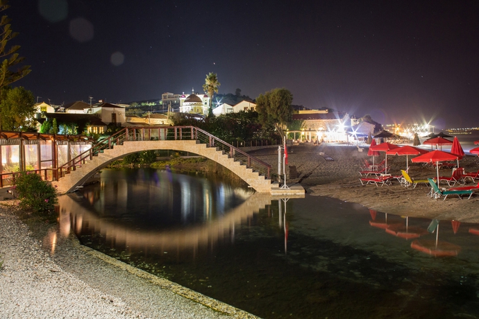 Imagen de los exteriores del Hotel Kalyves Beach. Foto 11