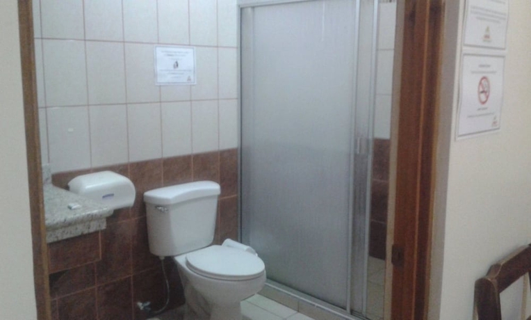 Imagen de la habitación del Hotel Kam Tu. Foto 12