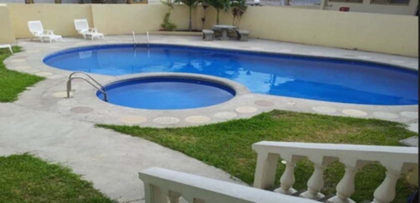 Imagen de la piscina del Hotel Kam Tu. Foto 19