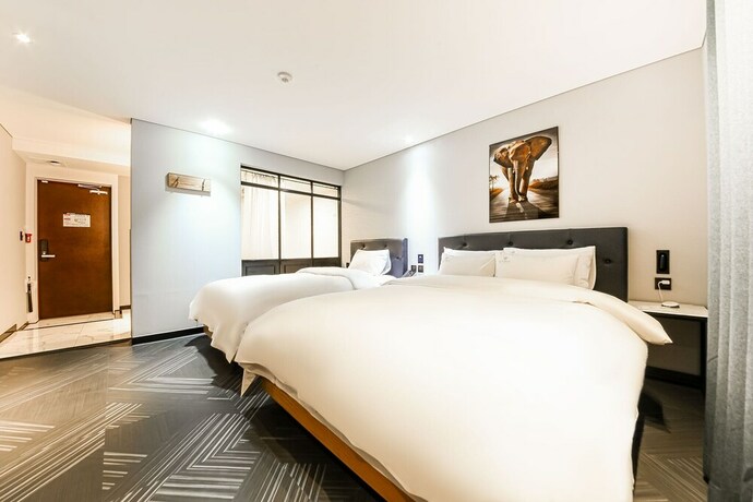 Imagen de la habitación del Hotel Kama Hotel. Foto 21