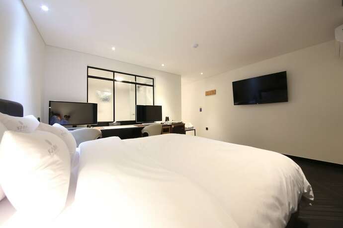 Imagen de la habitación del Hotel Kama Hotel. Foto 37