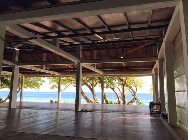 Imagen de los interiores del Hotel Kamadhoo Inn. Foto 19