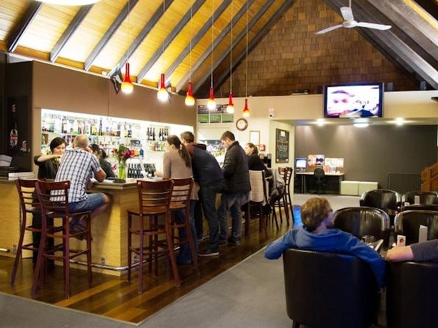 Imagen del bar/restaurante del Hotel Kamana Lakehouse. Foto 2