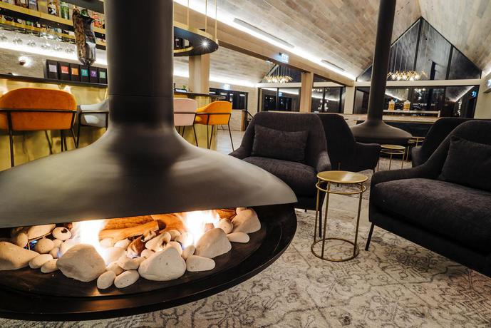 Imagen del bar/restaurante del Hotel Kamana Lakehouse. Foto 3