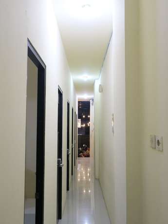 Imagen de los interiores del Hotel Kamar Keluarga Jelambar Syariah. Foto 17