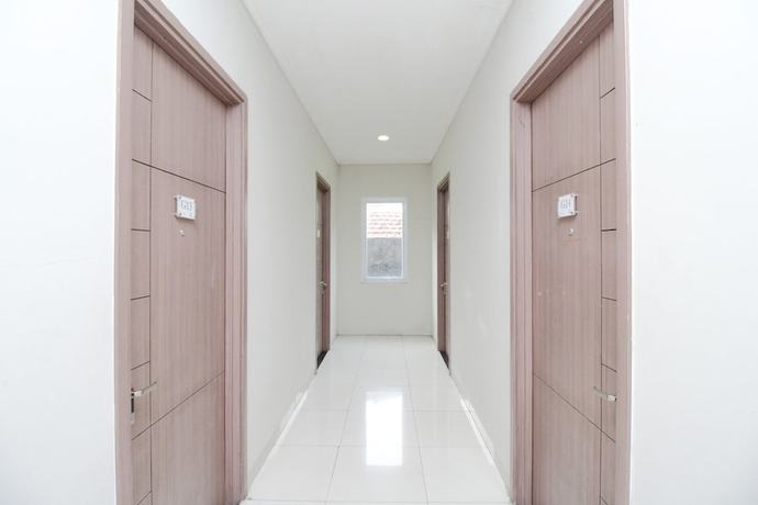 Imagen de los interiores del Hotel Kamar Keluarga Kemanggisan Syariah. Foto 18