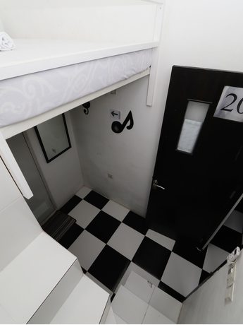 Imagen de la habitación del Hotel Kamar Keluarga Semanan Syariah. Foto 6