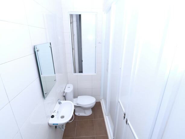 Imagen general del Hotel Kamar Keluarga Tanah Abang. Foto 6