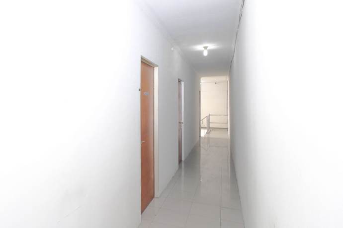 Imagen de los interiores del Hotel Kamar Keluarga Tanjung Duren II. Foto 11