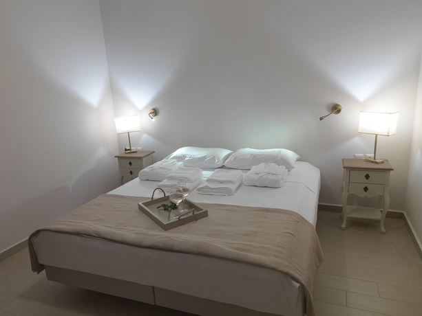 Imagen de la habitación del Hotel Kamares Villas. Foto 10