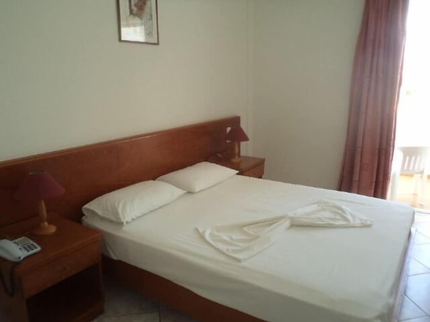Imagen de la habitación del Hotel Kamari Bay. Foto 12