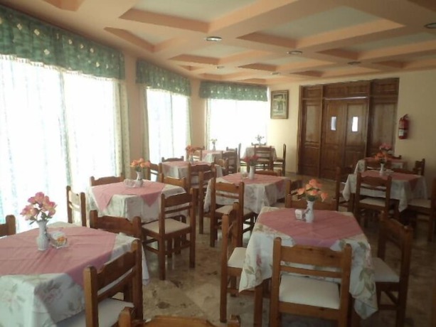 Imagen del bar/restaurante del Hotel Kamari Bay. Foto 6