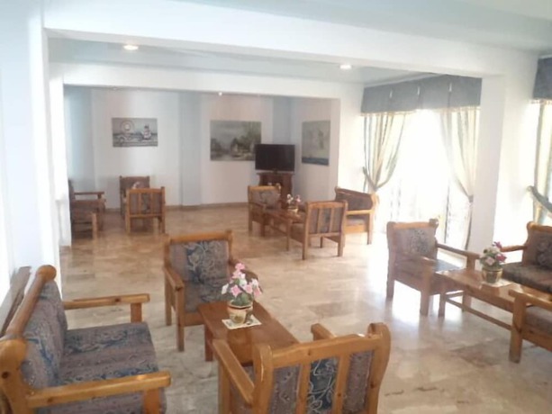 Imagen del bar/restaurante del Hotel Kamari Bay. Foto 8