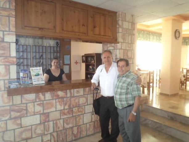 Imagen de los interiores del Hotel Kamari Bay. Foto 16