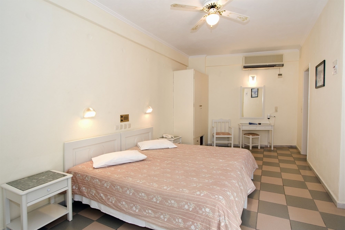 Imagen de la habitación del Hotel Kamari Beach. Foto 7