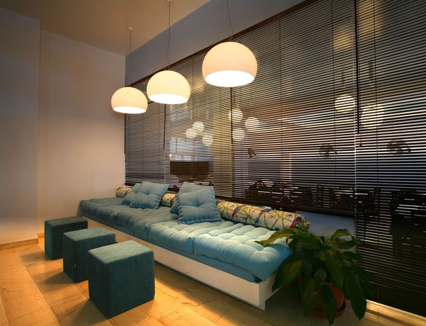 Imagen de los interiores del Hotel Kamari Beach. Foto 9