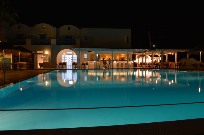 Imagen de la piscina del Hotel Kamari Beach. Foto 14